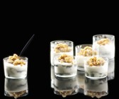 Joghurtparfait mit Lakritz-Granita