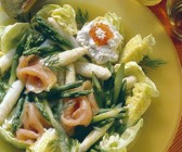 Spargel-Blattsalat mit Lachs