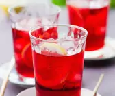 Roter Eistte aus Hibiskus