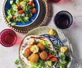 Falafel mit frischem Salat