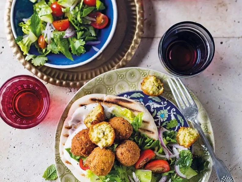 Falafel mit frischem Salat