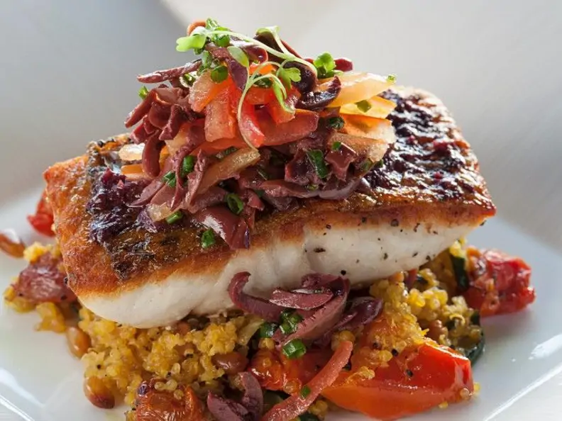 Fisch auf Gemüse-Quinoa