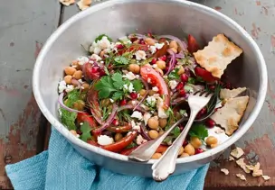 Kichererbsen-Paprika-Salat mit Schafskäse