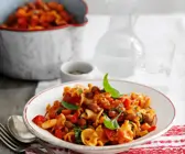 Nudeltopf mit Tomaten und Kidneybohnen