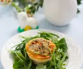Straußenrührei mit Parmesan und Lavendelblüten