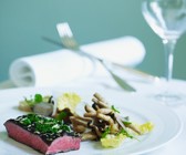 Rinderfiletssteaks mit schwarzem Trüffel und Pilzen