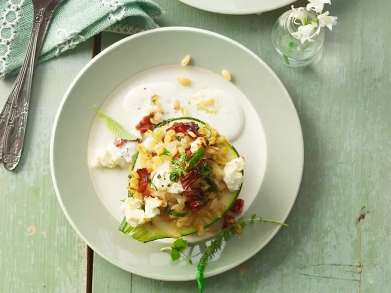 Gefüllte Zucchini mit Weizen und Feta