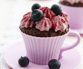 Schoko Mug Cakes mit Heidelbeeren