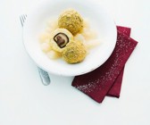 Süße Quarkknödel mit Pralinenfüllung