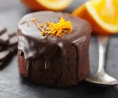 Kleiner Schokokuchen mit Orange