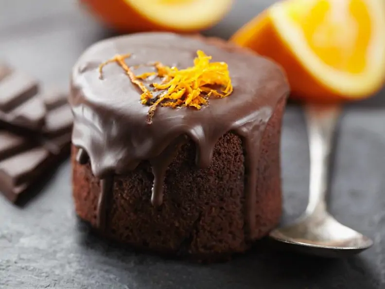 Kleiner Schokokuchen mit Orange