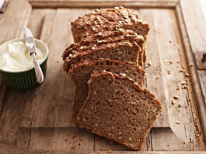 Vollkorn-Sonnenblumenkern-Brot