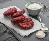 Rösti mit Rote Bete, Kokosnuss und Meerrettichsahne