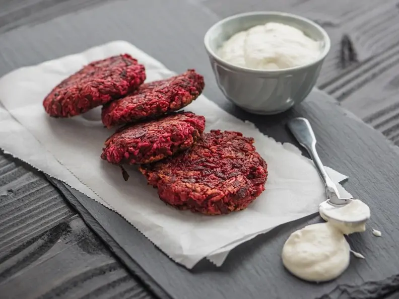 Rösti mit Rote Bete, Kokosnuss und Meerrettichsahne