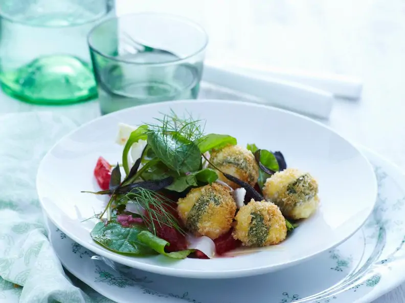 Kroketten aus Mozzarella und Basilikum