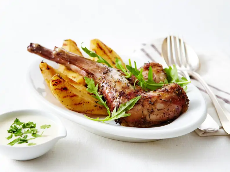 Kaninchen mit gegrillten Birnen