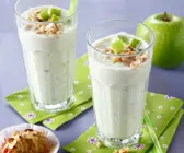 Getreide-Smoothie mit Äpfeln