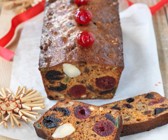 Weihnachtskuchen mit Trockenfrüchten