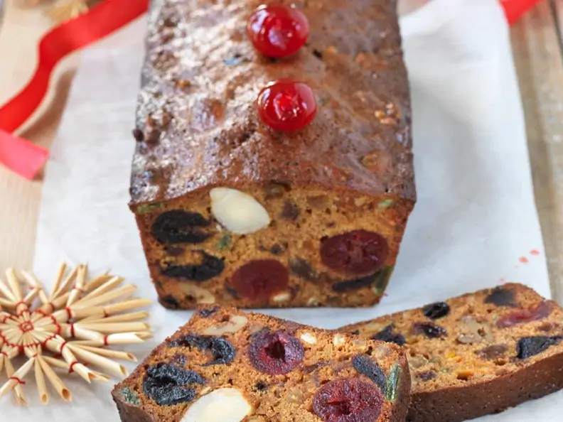 Weihnachtskuchen mit Trockenfrüchten