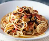 Muschelnudeln mit Tomaten