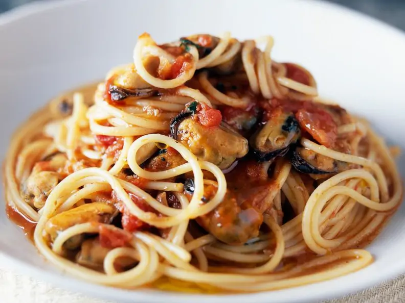 Muschelnudeln mit Tomaten