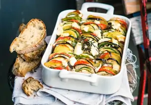 Französischer Gemüsetian mit Käse