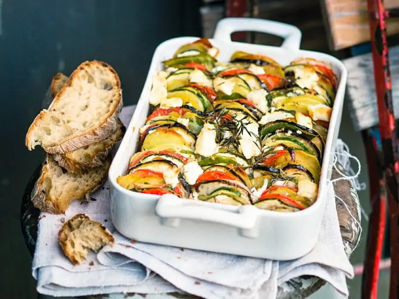 Französischer Gemüsetian mit Käse