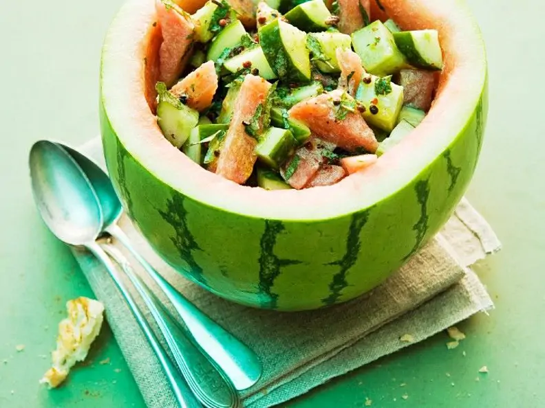 Sommersalat mit Gurke und Melone
