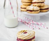 Spritzgebäck mit Marmeladenfüllung