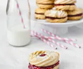 Spritzgebäck mit Marmeladenfüllung