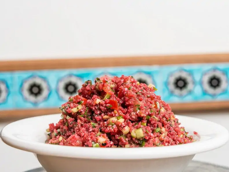 Bulgursalat mit Kirschsaft