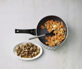 Bunte Gemüsepfanne mit Champignons
