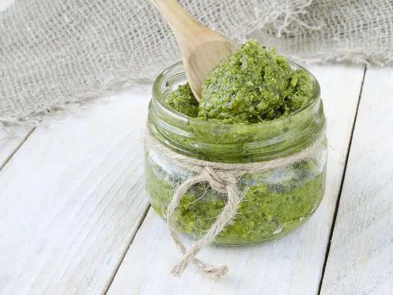 Grünes Spargelpesto