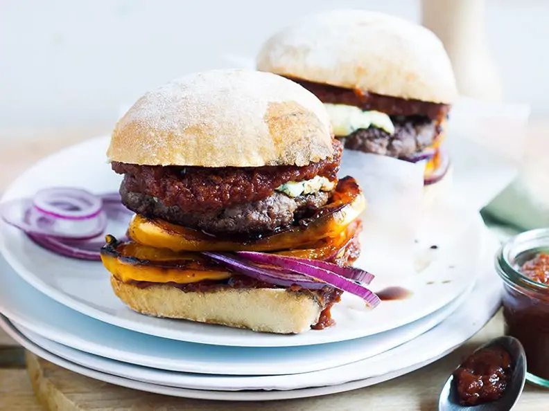 Italienischer Burger mit Balsamico-Soße
