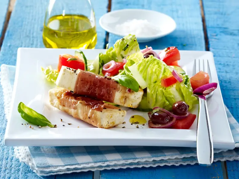 Gemischter Salat mit Salakis Käsesticks