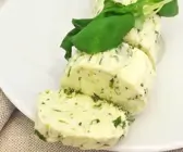 Limetten-Basilikum-Grillbutter