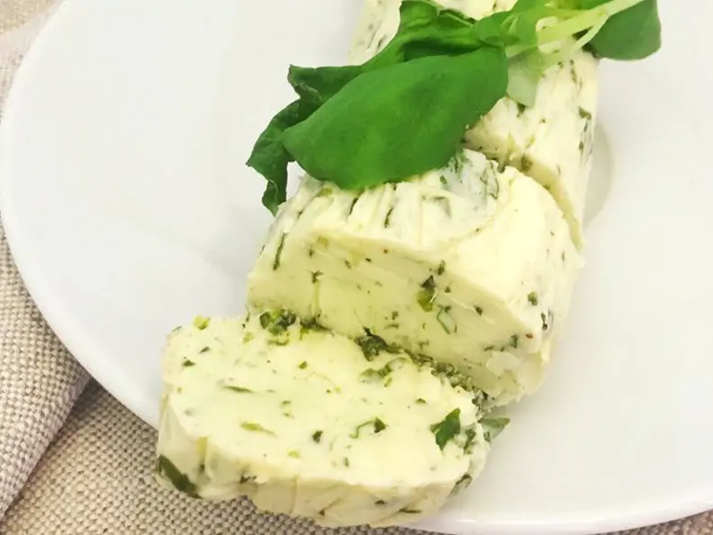 Limetten-Basilikum-Grillbutter