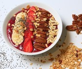 Acai Bowl mit Beeren