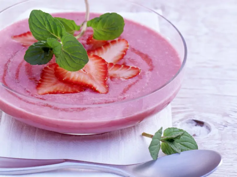 Erdbeerkaltschale mit Prosecco