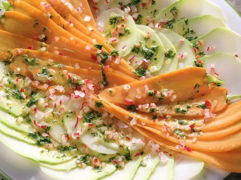 Gemüseteller mit Radieschen-Vinaigrette