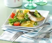 Kartoffel-Spargelsalat mit gebratenem Zanderfilet