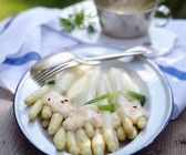Spargel mit Waldmeister-Hollandaise