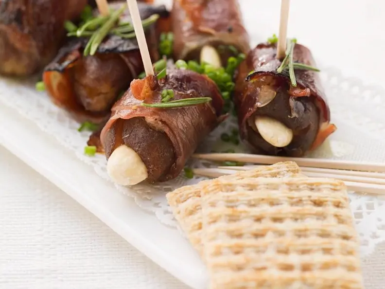Schinken-Spießchen mit Datteln