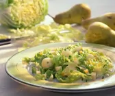 Chinakohl mit Birnen und Kräutern