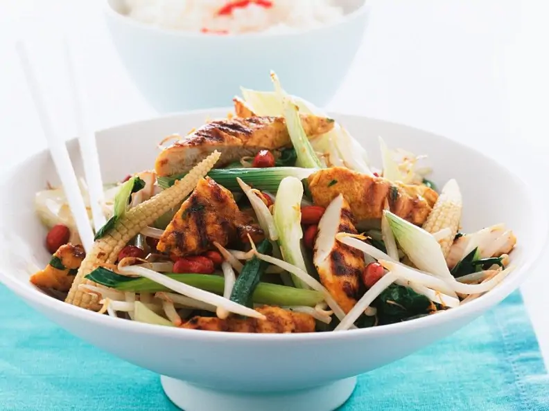 Hähnchenstreifen mit Gemüse aus dem Wok