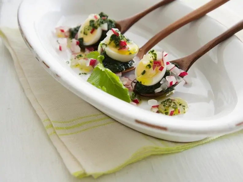 Wachteleier mit Bärlauchpesto und Radieschen