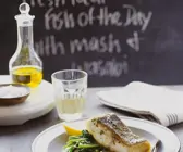 Fisch mit Wasabipüree und Spinat