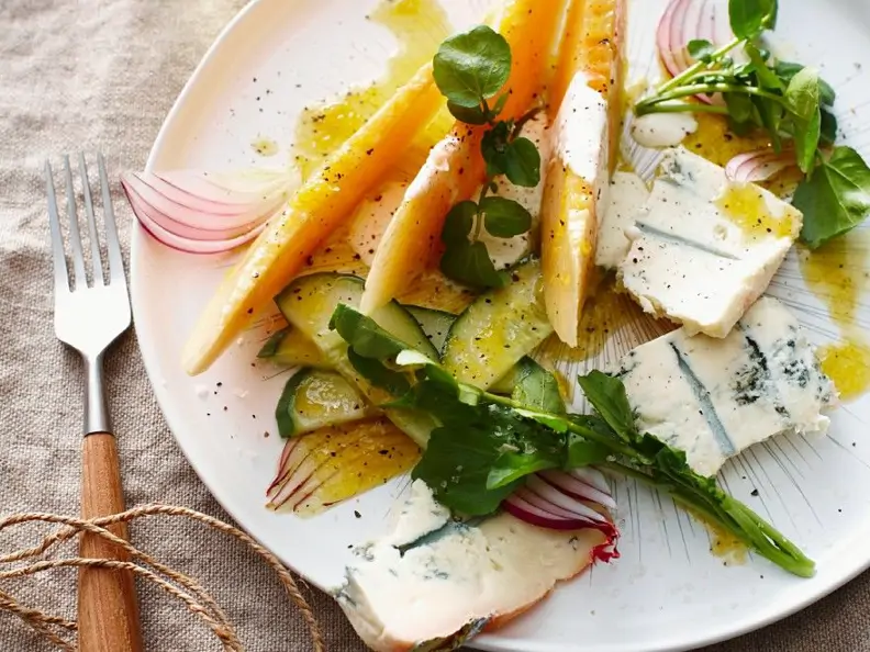 Salat von der Melone mit Käse