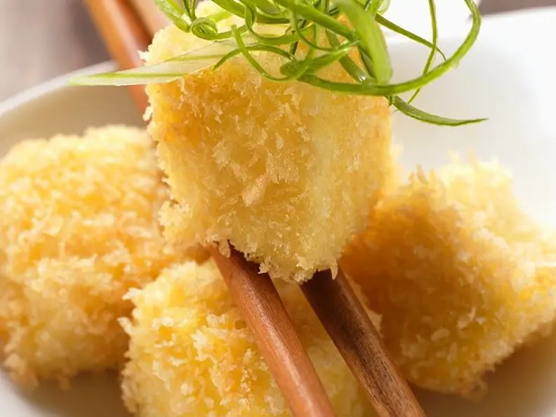 Knusprig frittierte Tofuwürfel