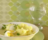 Eier mit Senfsauce und Kartoffelpüree